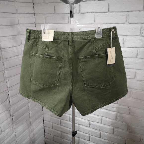 NWT Universal Thread Ladies Size 14W High Rise Midi A-line Green Jean Shorts - Picture 2 of 15